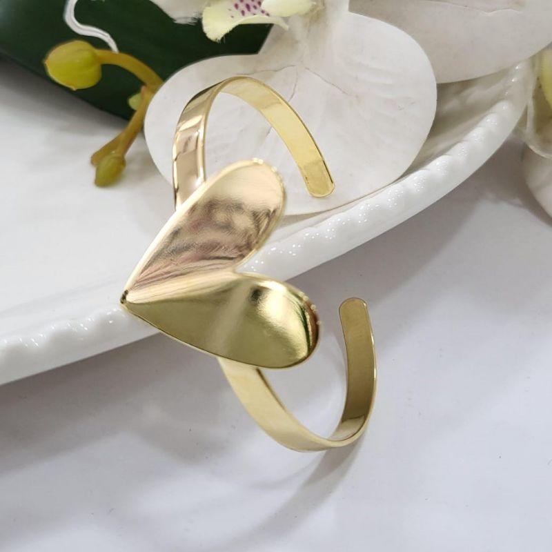 Bracelete coracao liso achatado grande banhado a ouro 18k