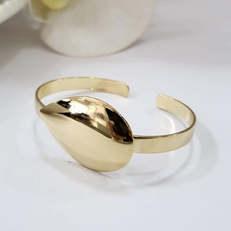 Bracelete gota grande liso banhado a ouro 18k
