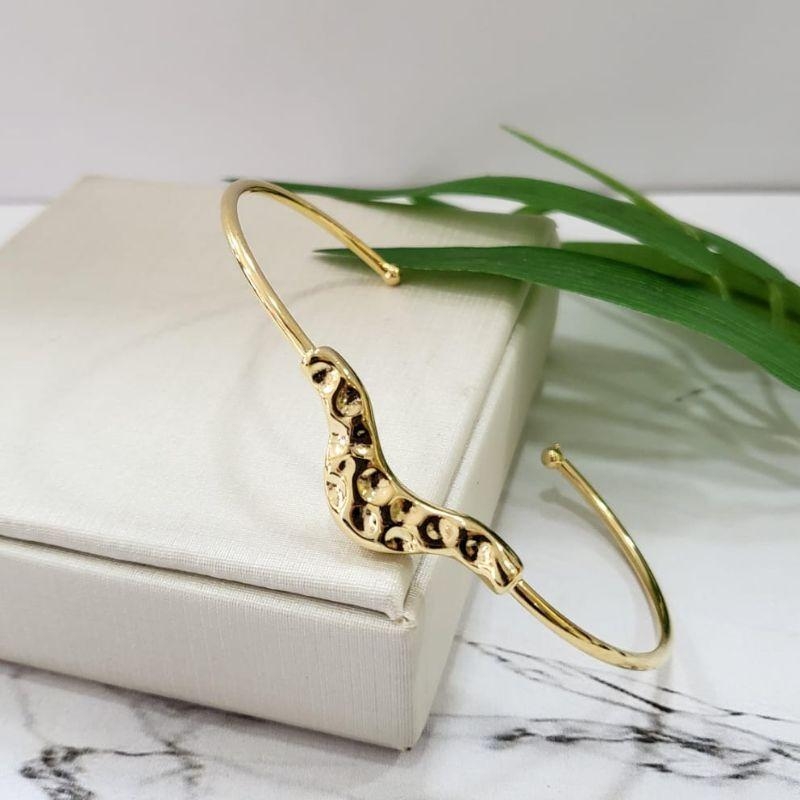 Bracelete organico onda trabalhada banhado no ouro 18k