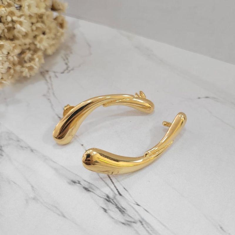 Brinco aer cuff organico gotas invertidas banhado no ouro 18k
