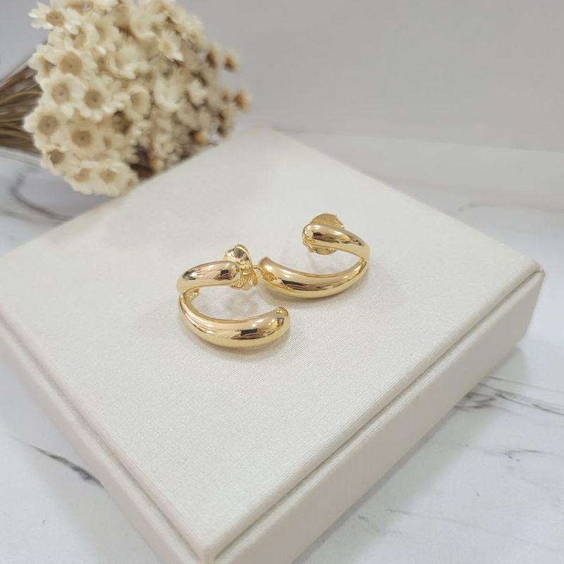 Brinco ear hook dois fios largos banhado no ouro 18k