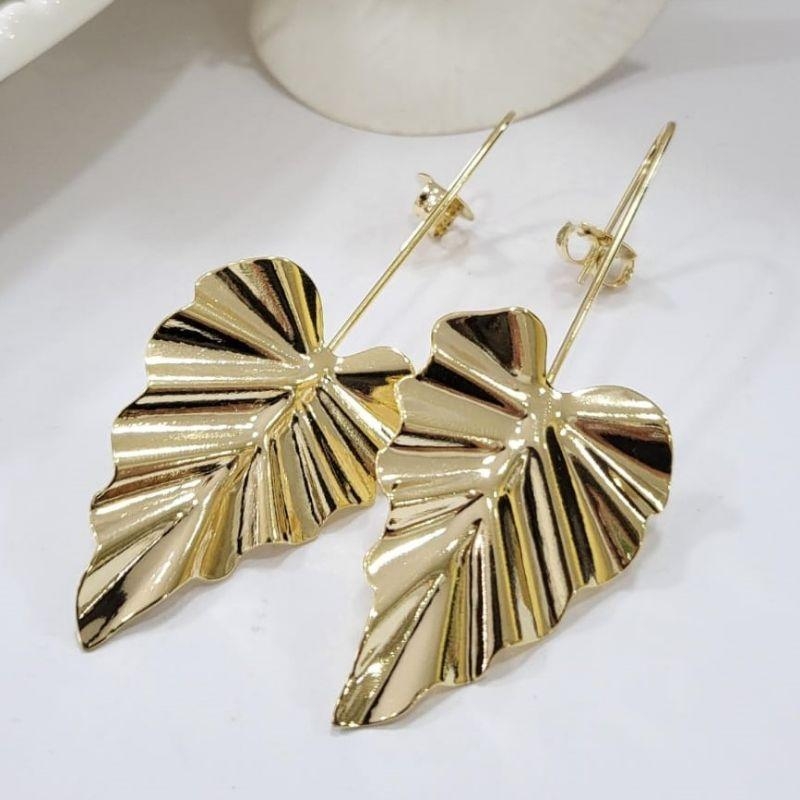 Brinco gancho costela de adao banhado a ouro 18k