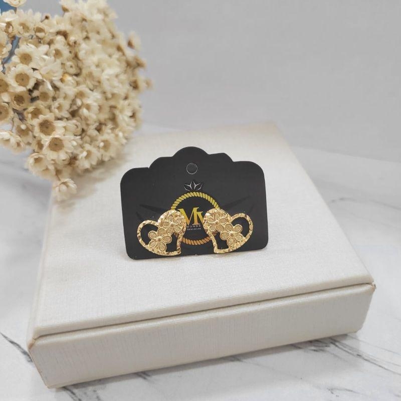 BRINCO OURINHO CORAÇÃO COM DUAS FLORES BANHADO A OURO 18K