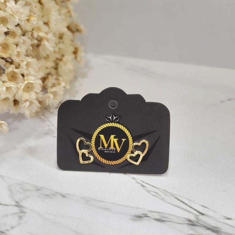BRINCO OURINHO DOIS MINI CORAÇÕES VAZADOS  BANHADO A OURO 18K