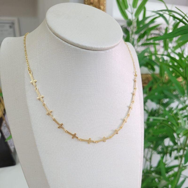 CHOCKER CRUZ FOSCAS BANHADO A OURO 18K