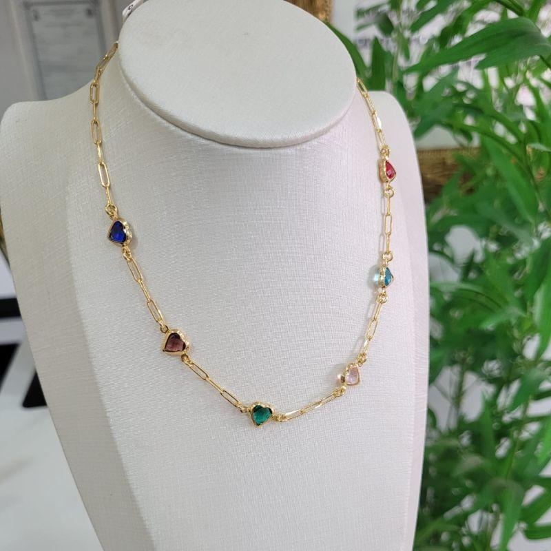 CHOKER CARTIE COM CORACOES COLORIDOS BANHADO A OURO 18K