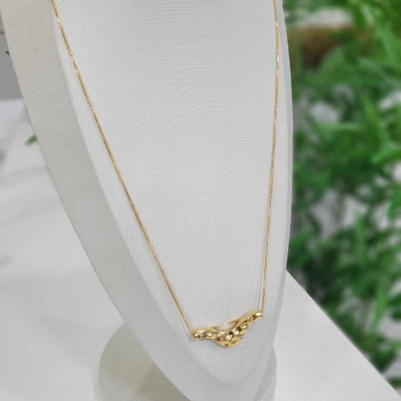 Colar organico onda tralhada banhado no ouro 18k