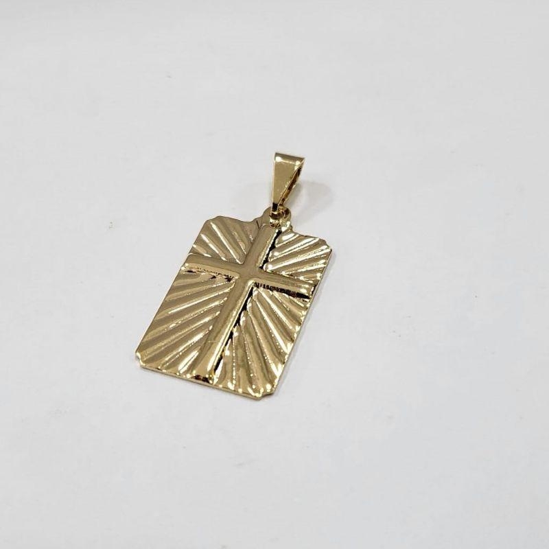 Pingente cruz chapa martelado banhado a ouro 18k