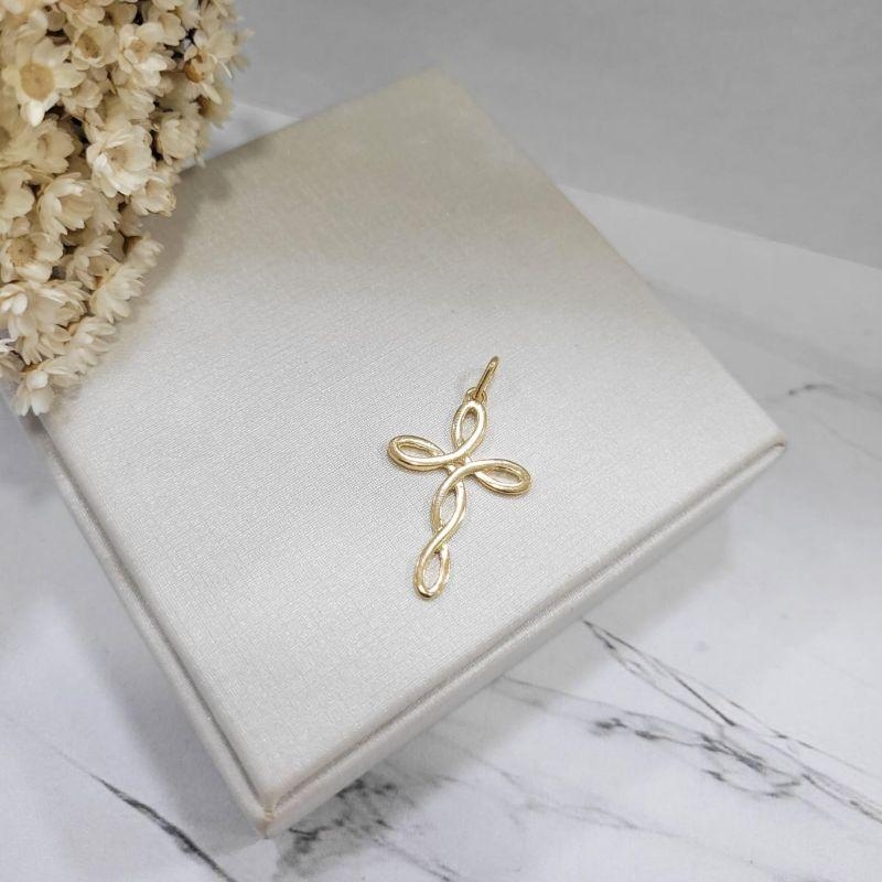 PINGENTE CRUZ VAZADA BANHADA A OURO 18K
