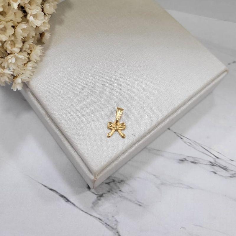 PINGENTE DIAMANTADO LACINHO BANHADO A OURO 18K