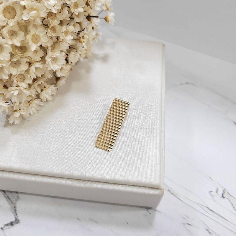 Pingente retangular frizado banhado a ouro 18k