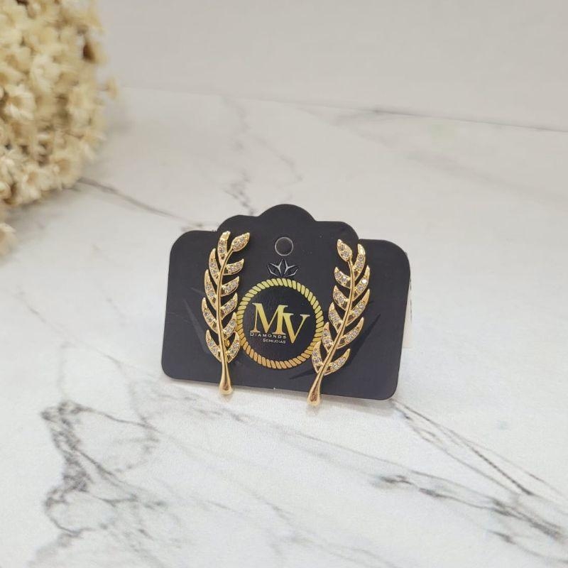 Brinco ear cuff folhagem cravejada banhado a ouro 18k