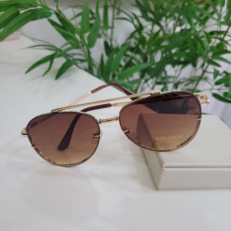 Oculos oval marrom armacao dourada