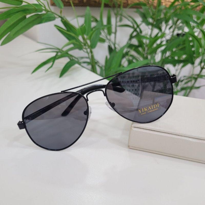 Oculos oval preto armacao preta