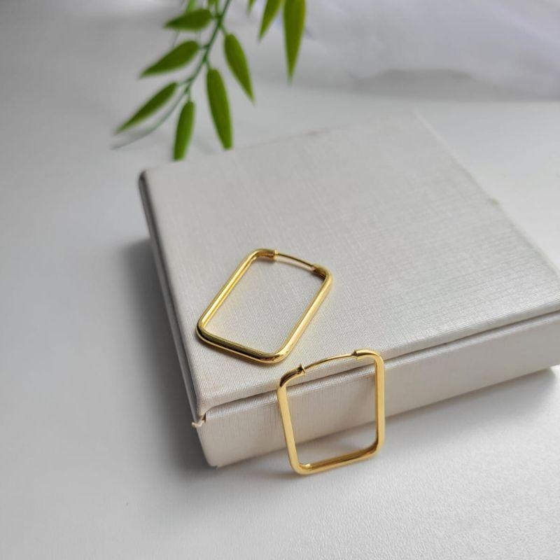 ARGOLA RETANGULAR LISA FIO REDONDO