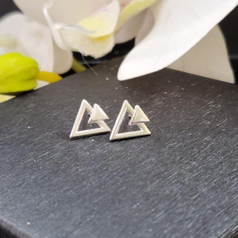 BRINCO DE PRATA 925 TRIÂNGULO VAZADO