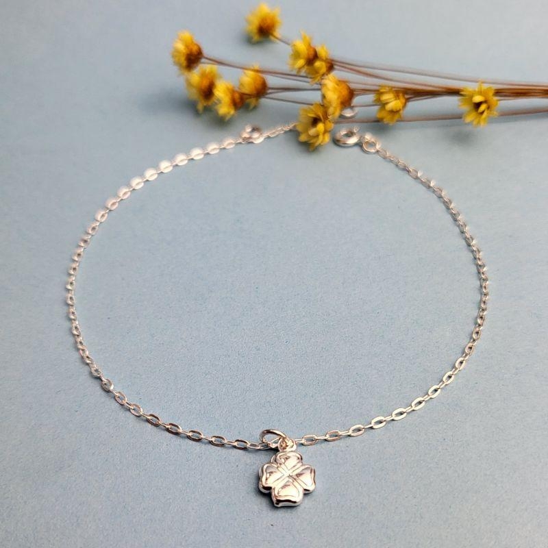 TORNOZELEIRA DE PRATA 925 ELO CARTIER COM PINGENTE TREVO TAM25CM