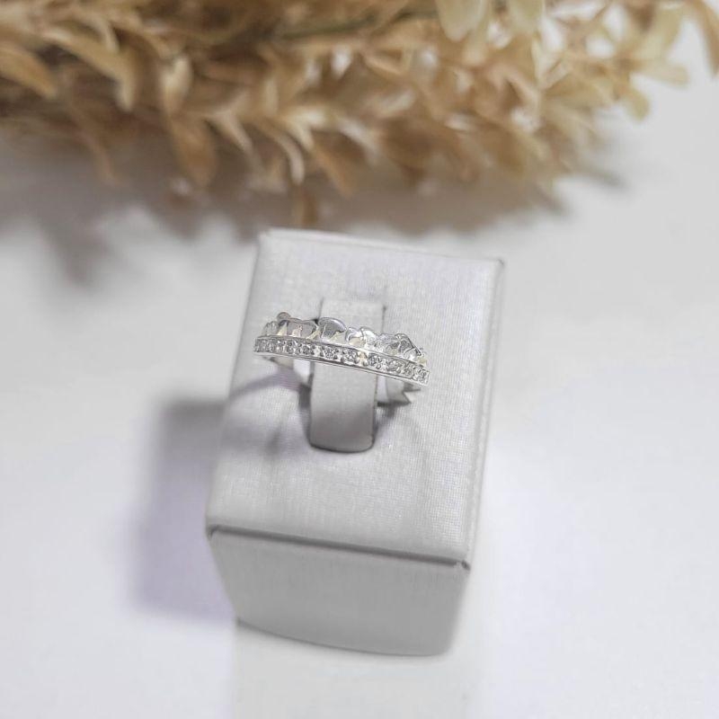 Anel aro cravejado em cima aro coracao prata 925