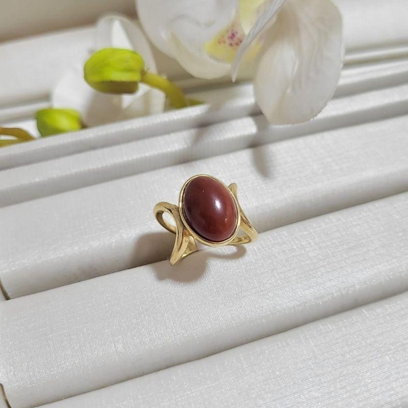 ANEL PEDRA OVAL CRISTALJASPE BANHADO A OURO 18K