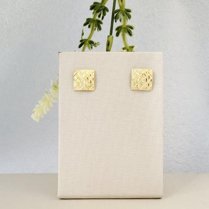 BRINCO QUADRADO DIAMANTADO