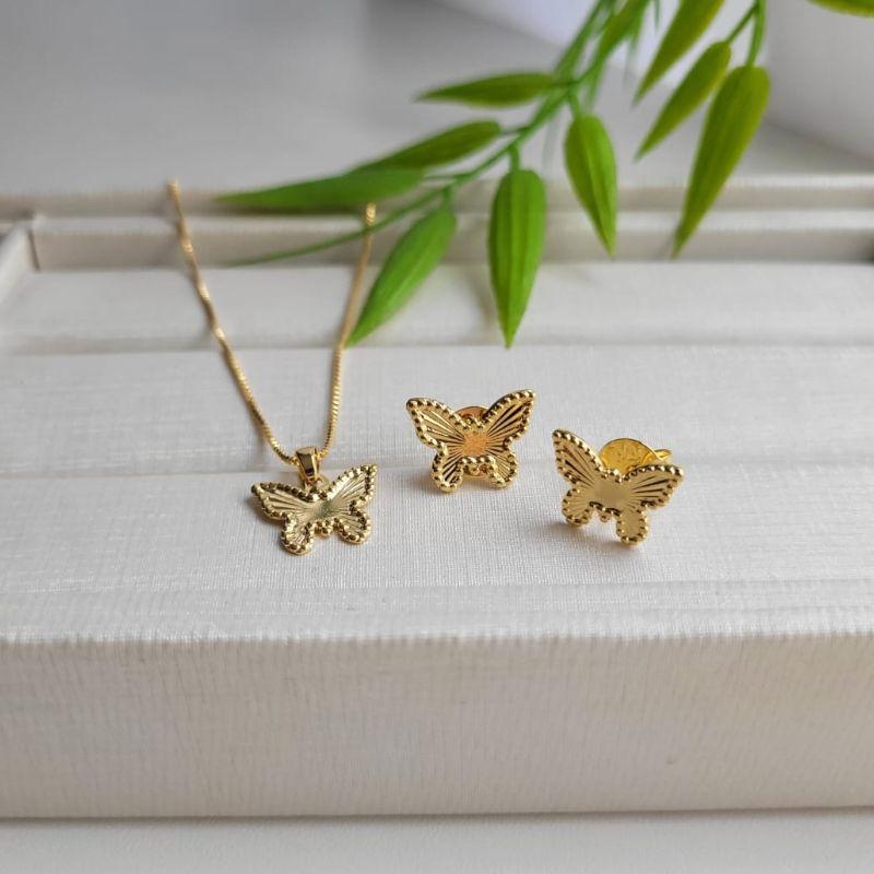 CONJUNTO BORBOLETA PONTILHADA