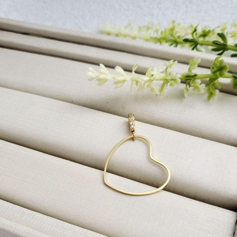 PINGENTE CORAÇÃO VAZADO BANHADO A OURO 18K