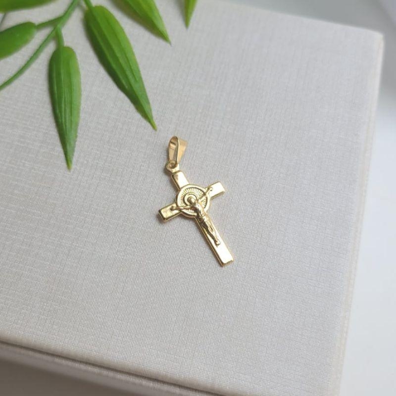 Pingente crucifixo banhado a ouro 18k