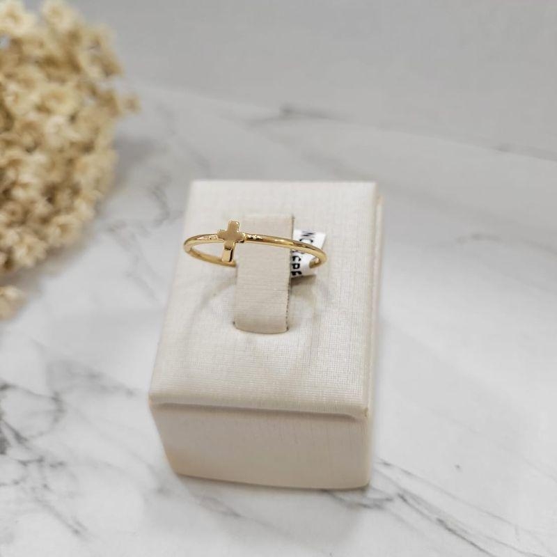 ANEL COM CRUCIFIXO PEQUENO BANHADO A OURO 18K