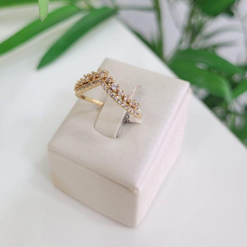 Anel em forma de coroa cravejado banhado a ouro 18k