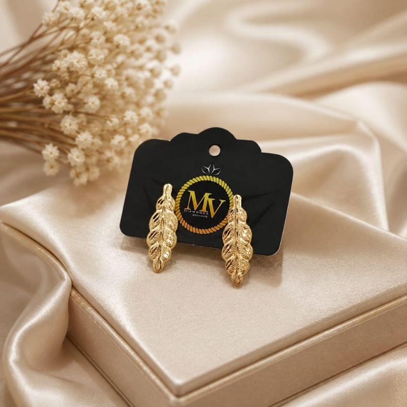 BRINCO OURINHO FOLHA TRABALHADA BANHADO A OURO 18K