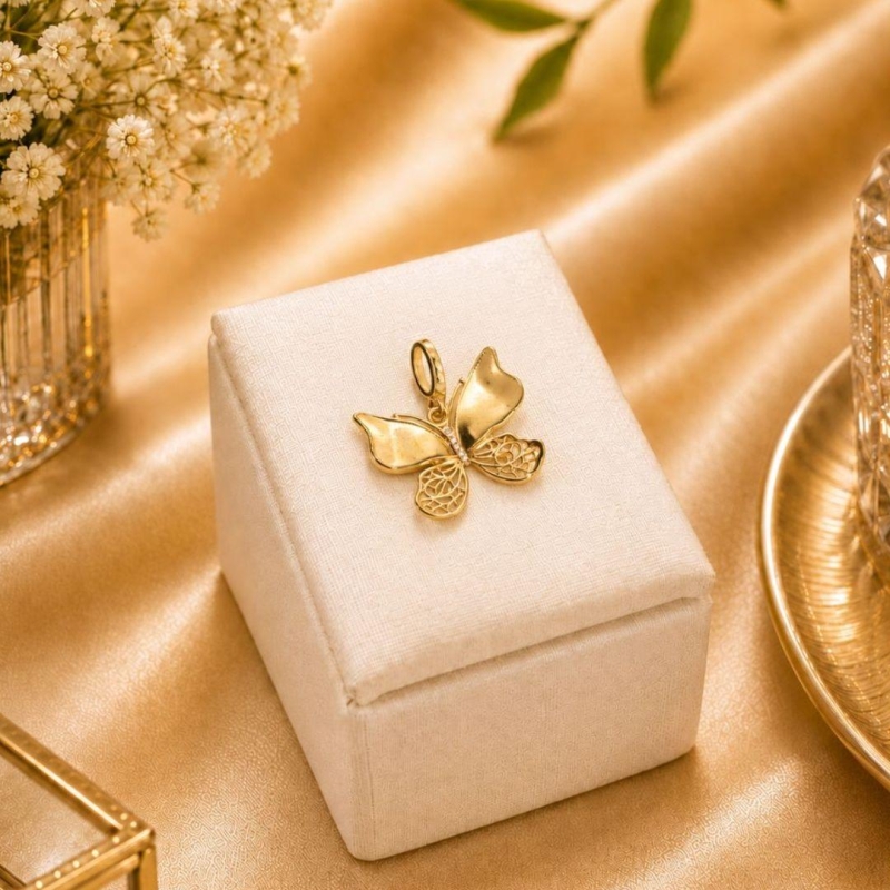 PINGENTE BORBOLETA COM ELO CRAVEJADO BANHADO A OURO 18K