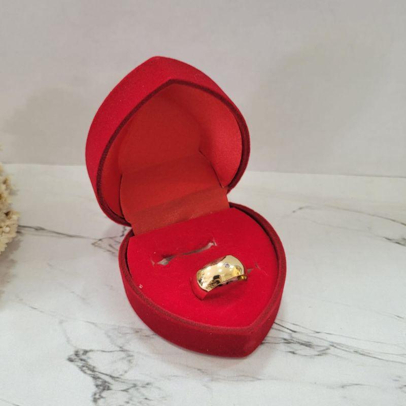 Aliança anatomica grossa com zirconia banhada a ouro 18k
