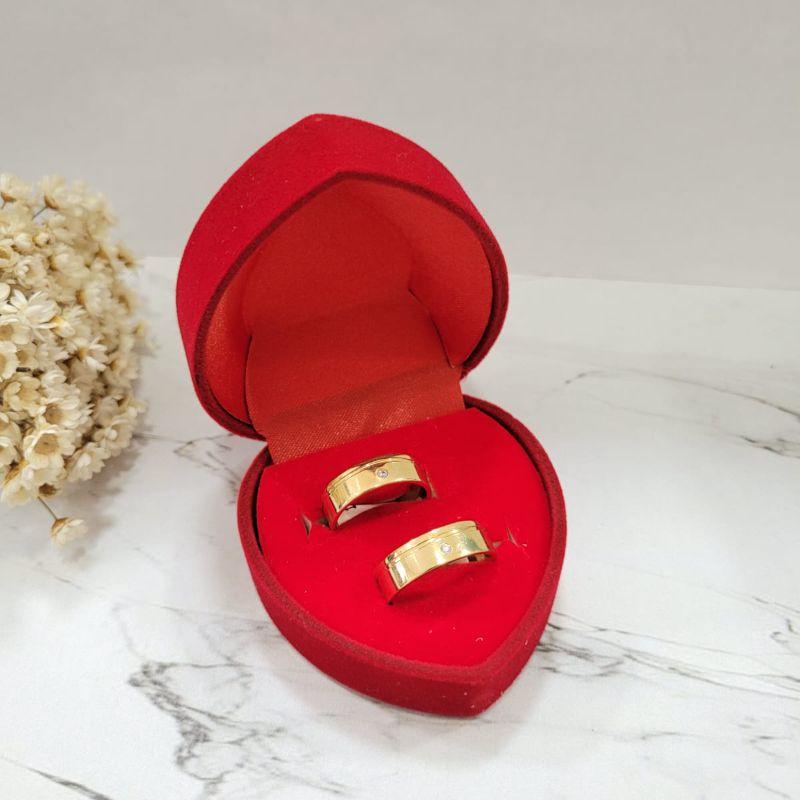 Alianca  quadrada com uma linha e zirconia banhada a ouro 18k