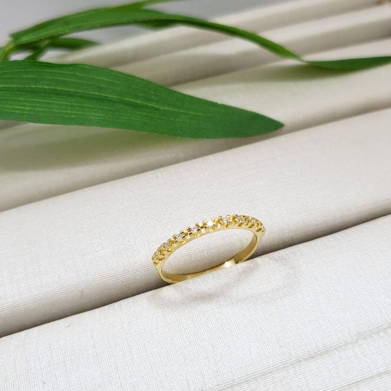 Anel aparador com 9 zirconias cristal banhado a ouro 18K