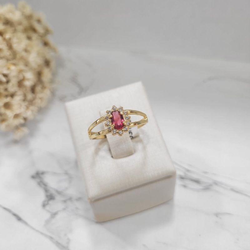 Anel de formatura feminino pedra oval na cor rosa com zirconias banhado a ouro 18k