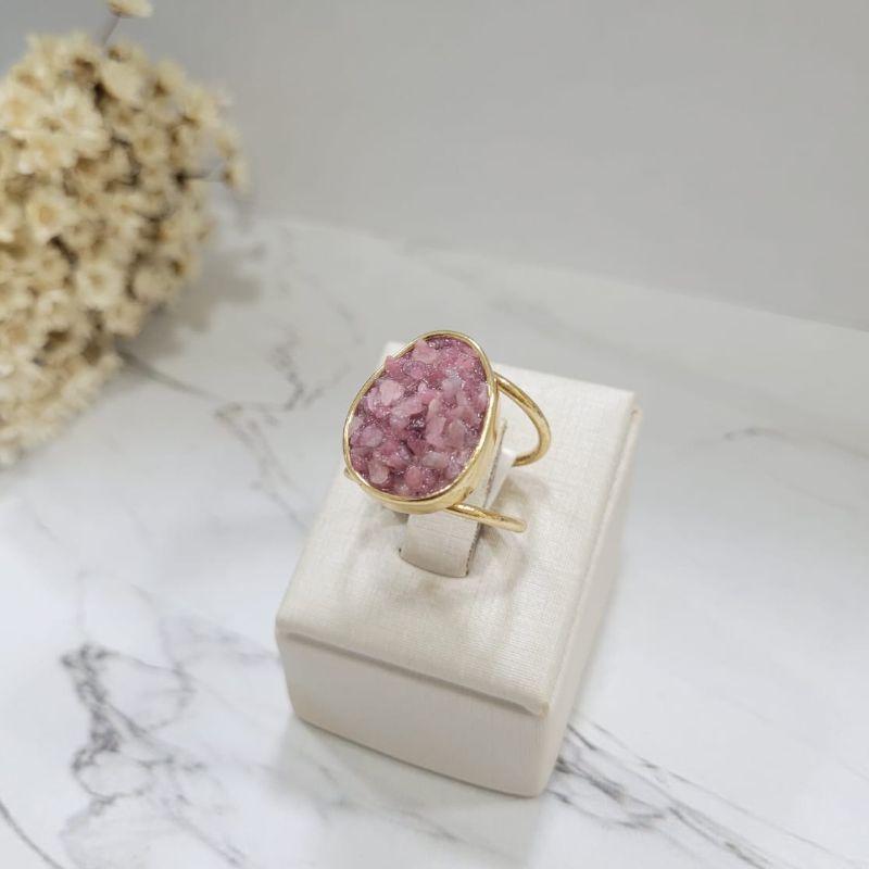 Anel regulavel pedra natural oval rodanita rosa banhado a ouro 18K