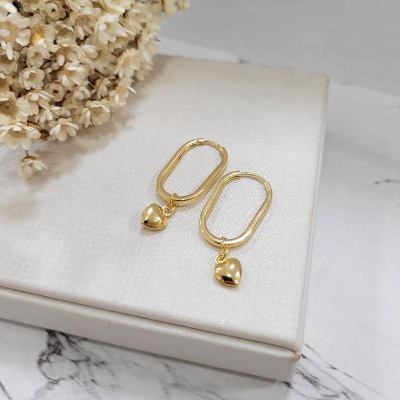 ARGOLA OVAL COM PINGENTE ECORACAO CHEIO FIO BATIDO  3,5CM  BANHADO A OURO 18K