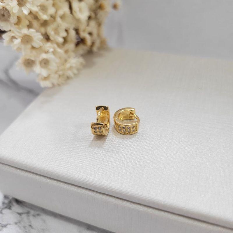 Argolinha mini clic articulavel elo quadrado com duas fileiras de zirconias banhado a ouro 18k
