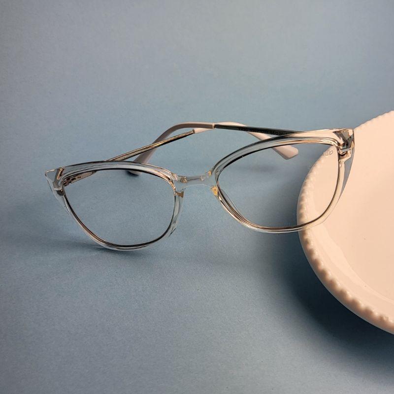 Armacao para oculos de grau gatinho cor transparente com perna branca