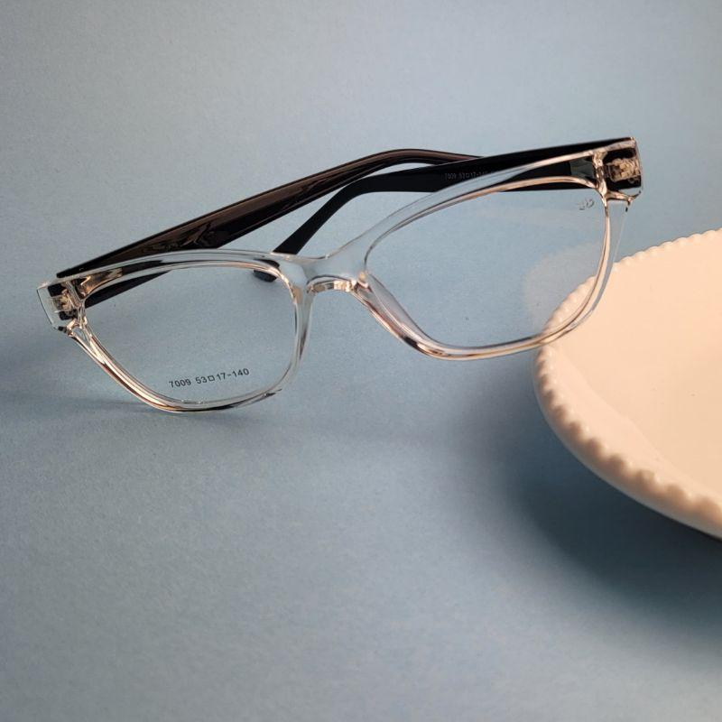 Armacao para oculos de grau oval pequeno na cor transparente com perna preta