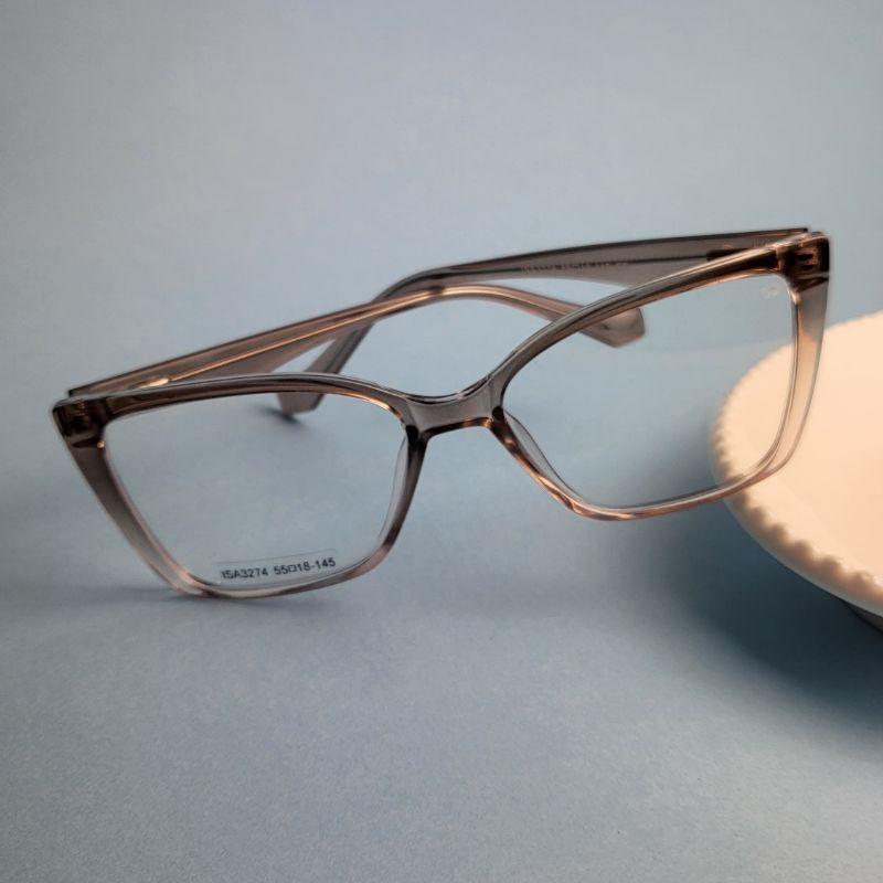 Armacao para oculos de grau quadrado feminina na cor marrom com transparencia
