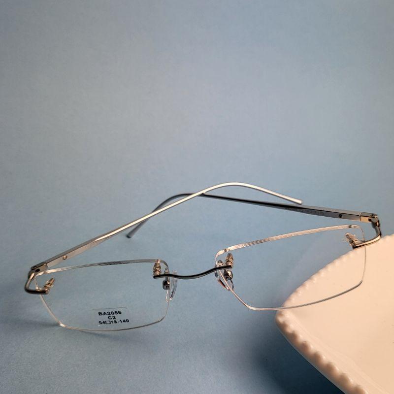 Armacao para oculos de grau quadrado parafusado prata perna fina