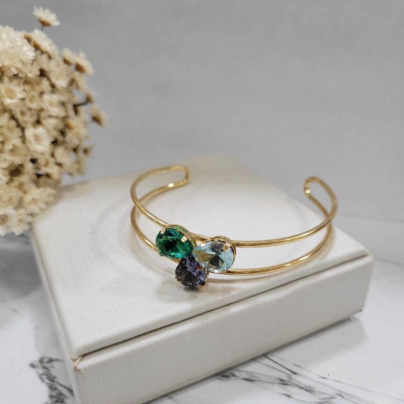 Bracelete com tres pedras juntas em forma de gotas nas cores ametista, azul ceu e quartzo verde
