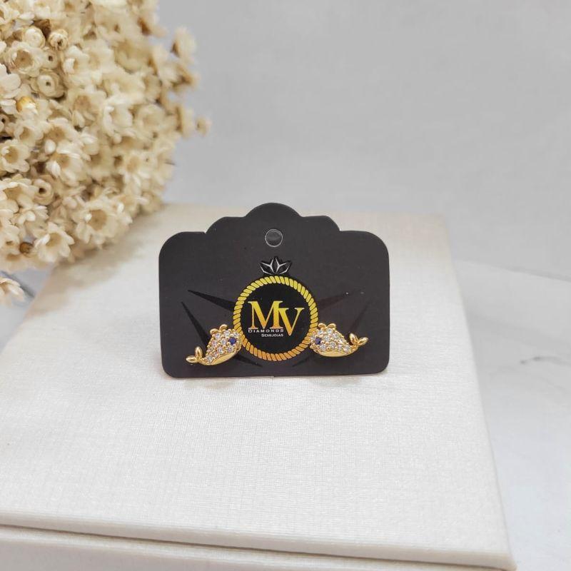 BRINCO BALEIA CRAVEJADA BANHADO A OURO 18K
