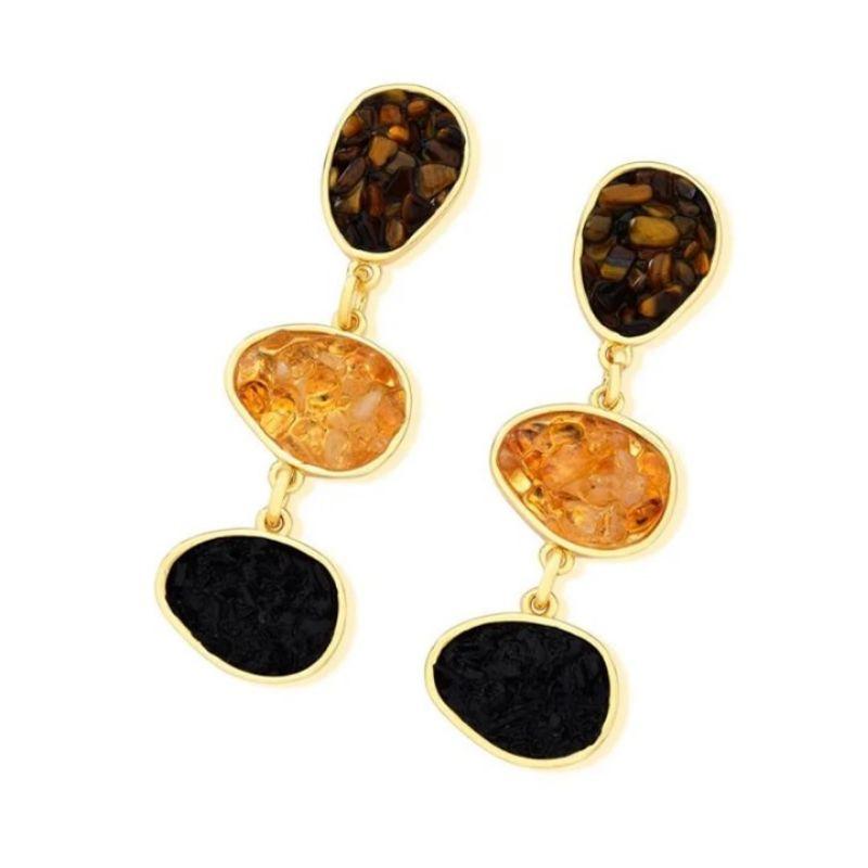 Brinco com tres pedras naturais oval olho de tigre,citrino e turmalina negra banhado a ouro 18K