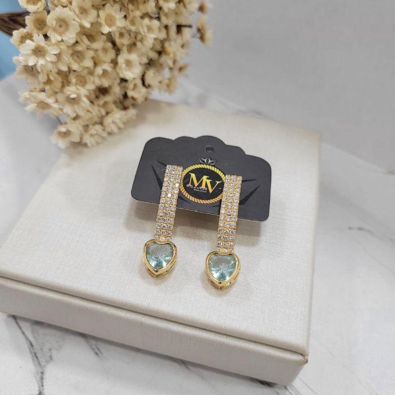 BRINCO COM ZIRCÔNIAS COM PEDRA CORAÇÃO AGUA MARINHA BANHADO A OURO 18K