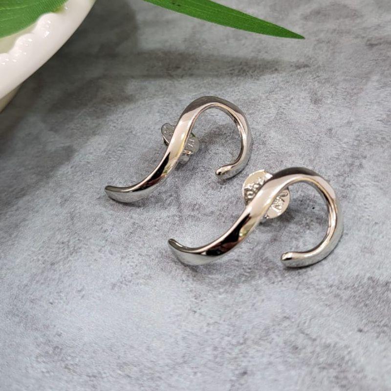 Brinco ear cuff ponto de interrogacao liso banhado no rodio branco
