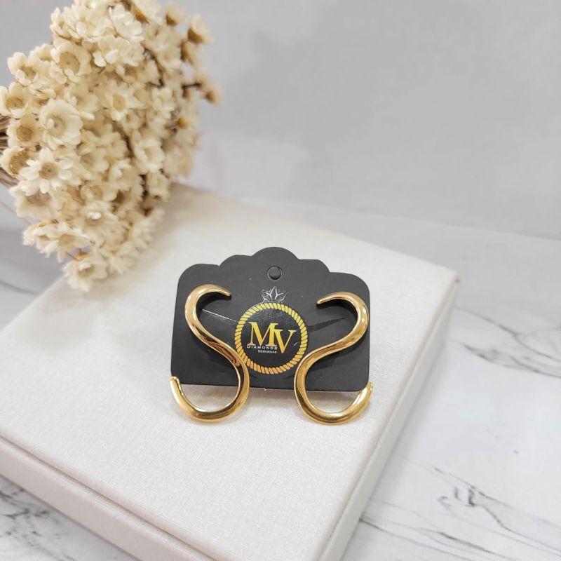 Brinco em  'S'  banhado no ouro 18k