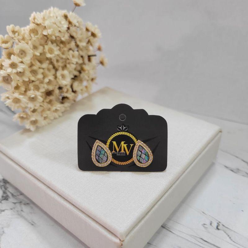 Brinco gota em madreperola colorido com bordas cravejadas banhado a ouro 18k