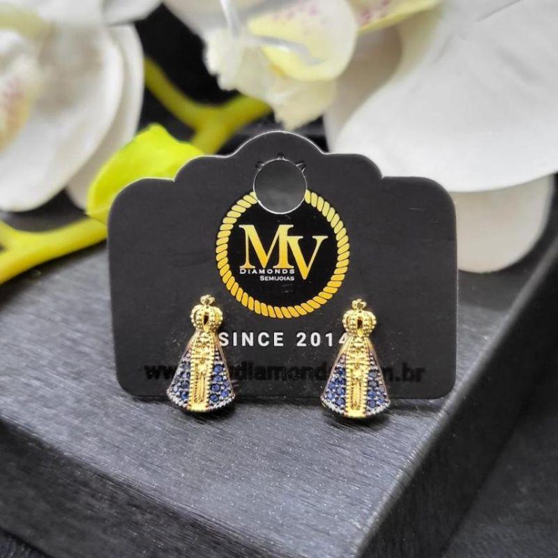 BRINCO NOSSA SENHORA APARECIDA SAFIRA BANHADA A OURO 18K